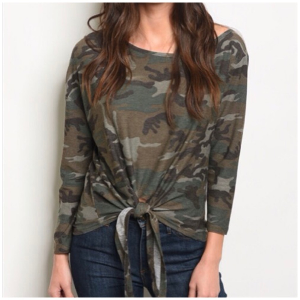 ☀️CAMO KNOTTED FRONT TOP - Picture 3 of 9